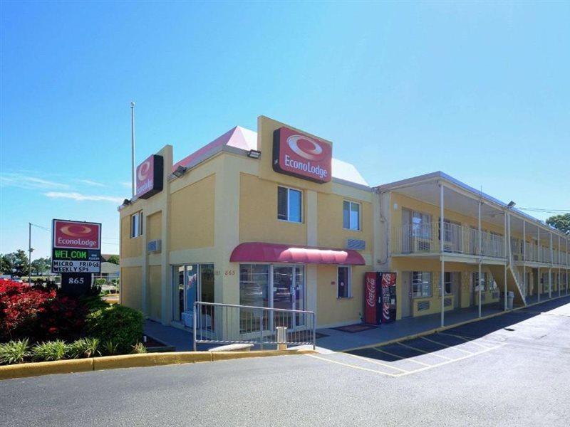 Econo Lodge At Military Circle Norfolk Exterior photo